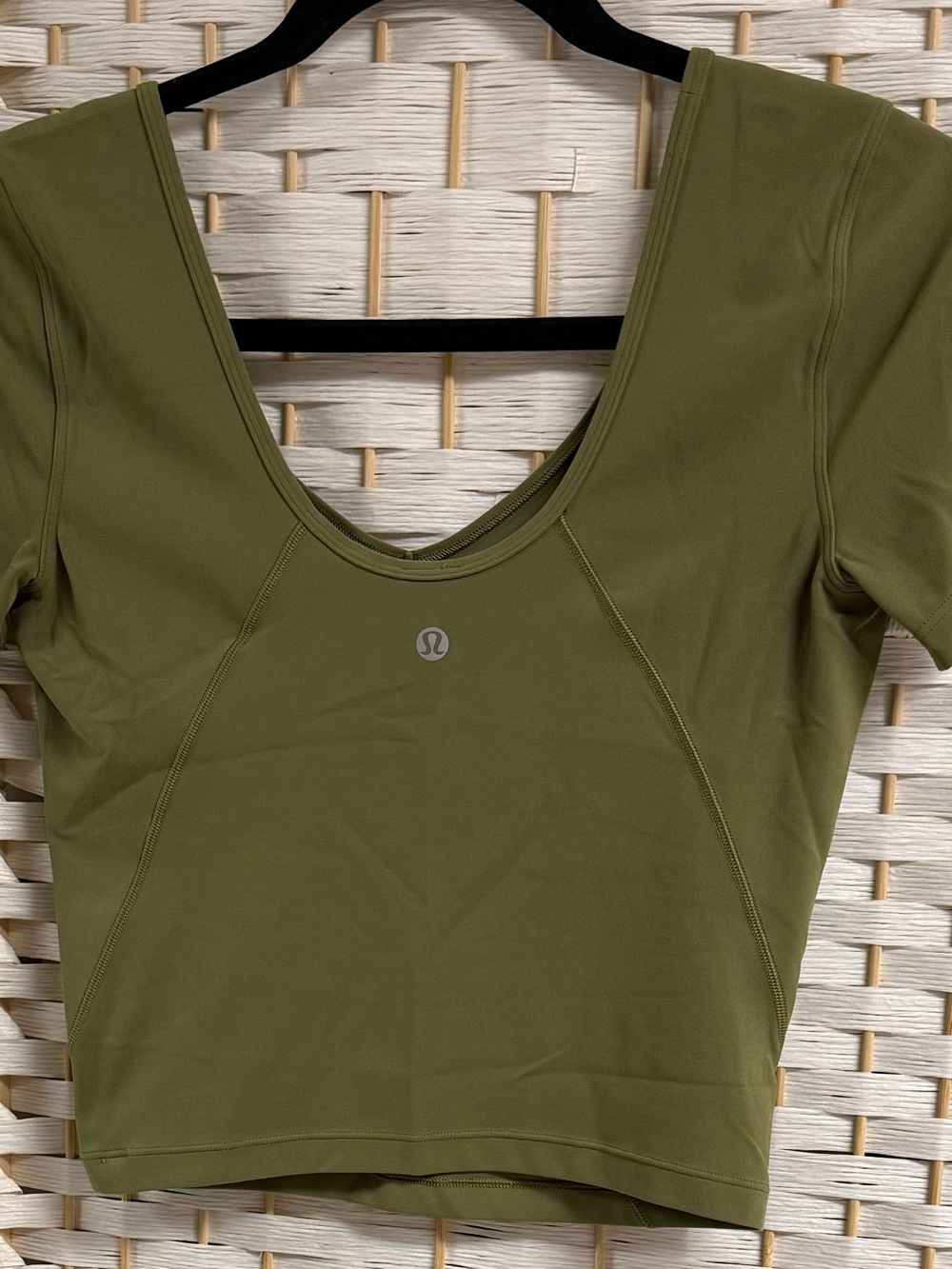 lululemon athletica Olive Cropped Scoop-Neck Short Sleeve Top Size 4